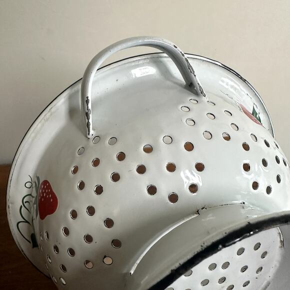 Vintage 1983 Teleflora Strawberry Enamel Colander - Picture 7 of 10